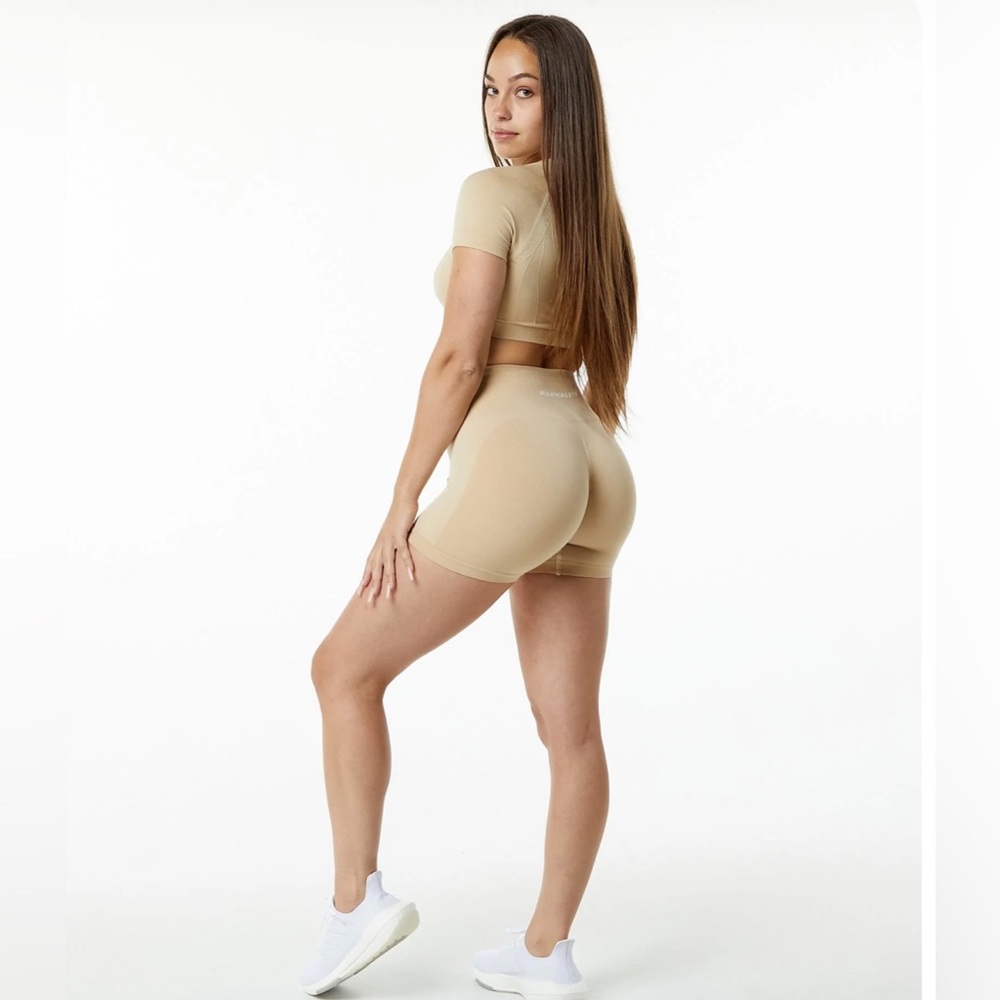 AMPLIFY SHORT 4.5" - Hazelnut